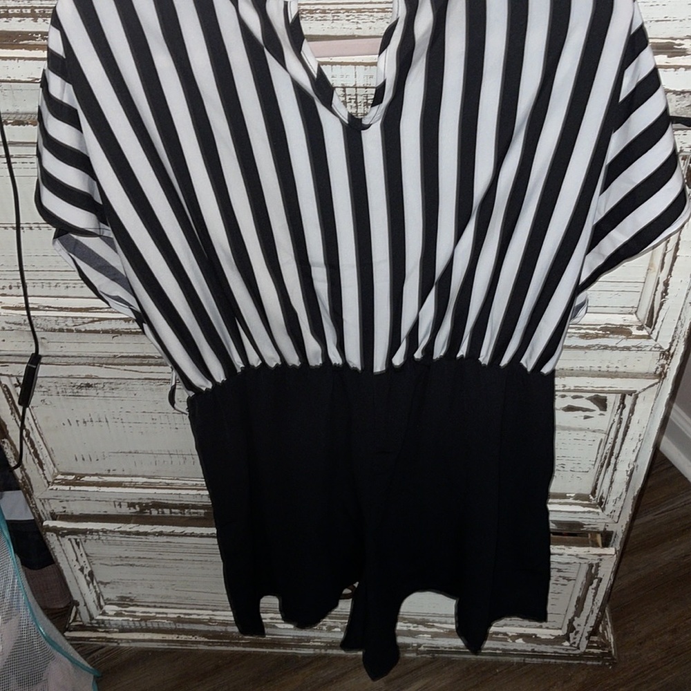 NWOT shein cute black and white striped romper size one x really cute - Picture 2 of 8